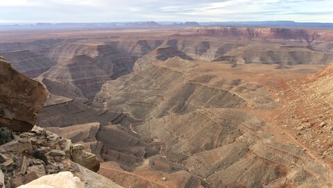 USA oct nov 2018, _1220374 raw Vue depuis Muley Point  au loin Monument Valley