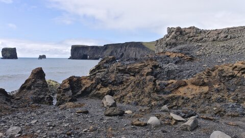 Islande, juin 20108, _1200218 raw Vue vers le phare de Dyrholaey