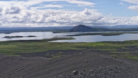 Islande, juin 20108, _1200872 raw Myvatn et Reykjahlid depuis cratère Hverfjall  452m