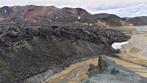 Islande, juin 20108, _1210349 raw Landmannalaugar  en montée sur le Blahnukur