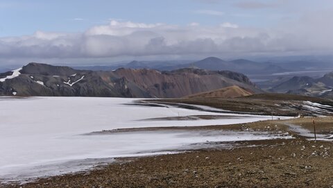 Islande, juin 20108, _1210361 raw Vue vers le Nord  et  Brennisteinsalda   entre refuge Hrafntinnusker et Landmannalaugar