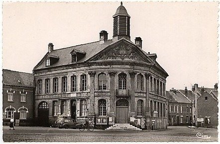 cartes postales anciennes St Venant et env., Hotel de Ville 002