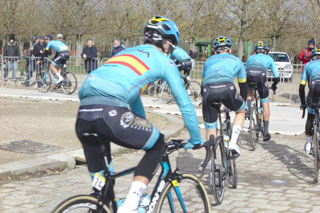 2019-03-Course-Paris_Nice-Coureurs, 1-Avant_course.DSC09334