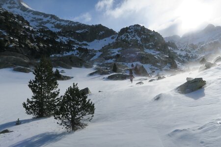 Raid ski de rando Encantats 2019, Lundi 18 mars : départ venté pour une longue journée