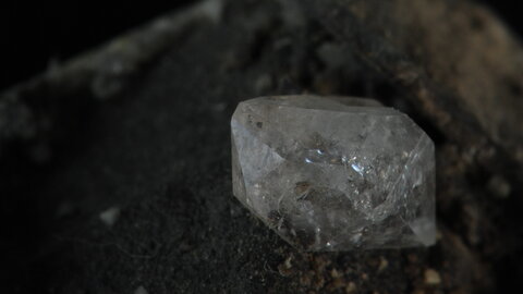 Zèbres, quartz  variété diamnt sur septaria 