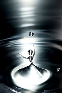 Gouttes d'eau, danseuse étoile de l’’eau retouchée