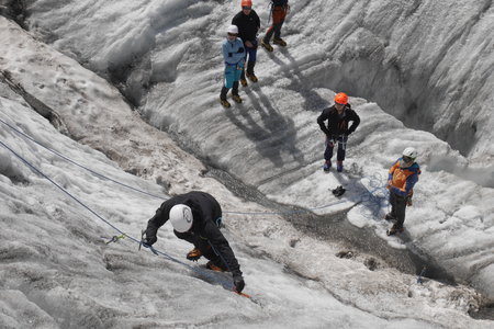 2019-07-29-08-04-mont-blanc, ecole-de-glace-glacier-du-tour-alpes-aventure-2019-07-30-59