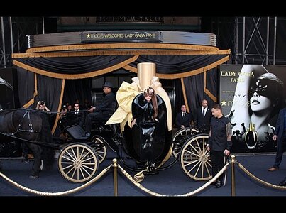 Lady Gaga. Le parfum FAME, image