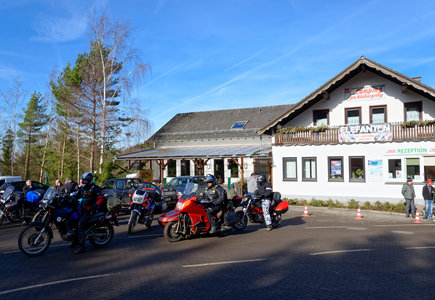 2019-02-15 Elefanten, 2019-02-17_DSC_8182_DxO