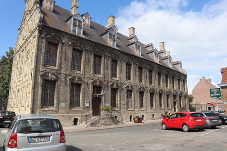2019_0906 sentier côtier de Bray-Dunes à Etaples, IMG_0751 bergues - ancien mont de piete_z