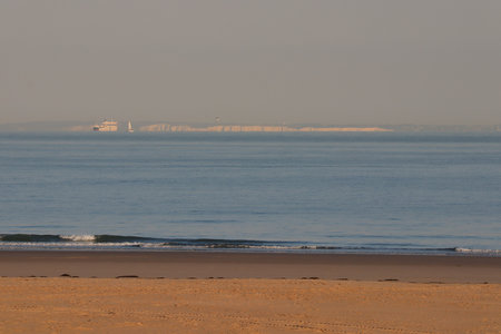 2019_0906 sentier côtier de Bray-Dunes à Etaples, IMG_0867 l angleterre depuis la plage de calais_z
