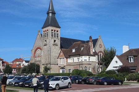 2019_0906 sentier côtier de Bray-Dunes à Etaples, IMG_1079 eglise ste jeanne d arc - le touquet_z