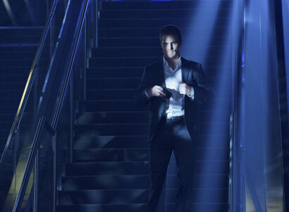 Arrow - Stills 101 - Pilot, Stephen Amell as Arrow