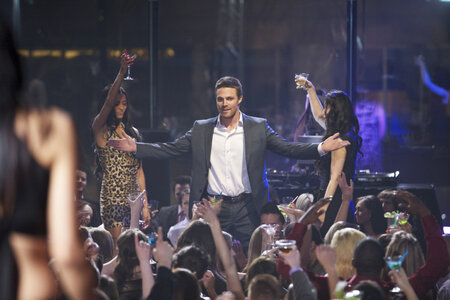 Arrow - Stills 101 - Pilot, Stephen Amell as Arrow