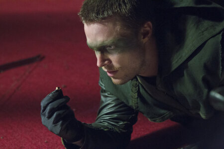 Arrow - Stills 101 - Pilot, Stephen Amell as Arrow
