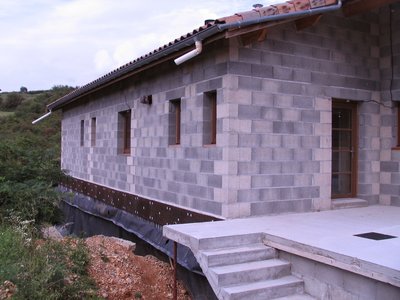 2012-07 construire à st Prim, 140727 soubassement01