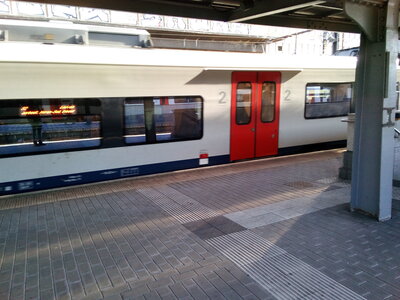 SNCB - Zone Bruxelles, arrivée du S2 vers Louvain - Bruxelles Midi 17-03-2020 - Quai 11