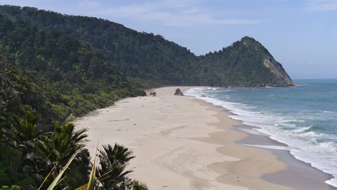 Nouvelle Zélande, novembre à janvier 2019-20, _1260545 raw Kohaihai Bluff depuis Scotts Beach  Heaphy Track  ile du sud