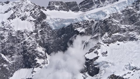 Nouvelle Zélande, novembre à janvier 2019-20, _1270432 raw Avalanche Aroakehe Range  depuis Mueller Track  Aoraki Mt Cook  ile du sud