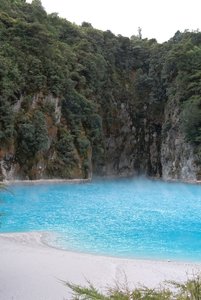 Nouvelle Zélande, novembre à janvier 2019-20, _1250642 raw Lac du Cratère de l’Enfer  Waimangu  ile du nord