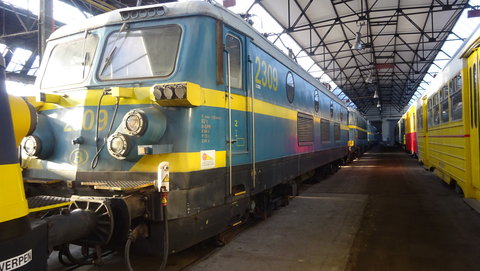 PFT-TSP - Musée Retro Train à St-Ghislain, collection du PFT (Patrimoine Ferroviaire Touristique). Certaines de ces machines roulent encore, notamment lors du festival du Bocq à la mi-août :-) , DSC05142