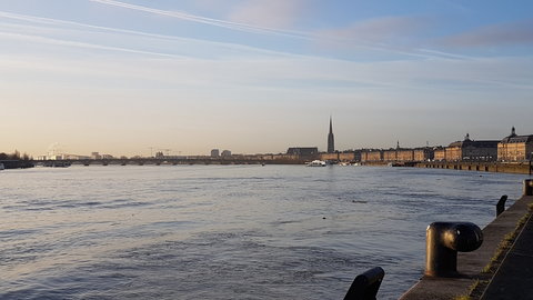 Bordeaux, Le Port de la Lune