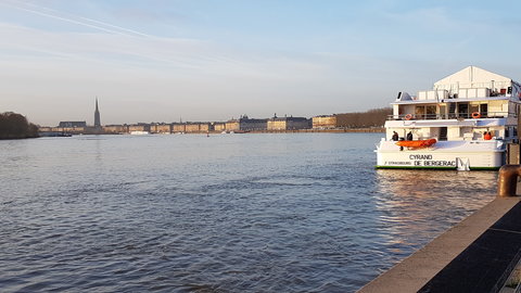 Bordeaux, Le Port de la Lune