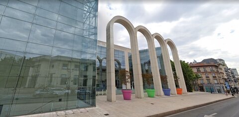 Stationnements à créer, Médiathèque