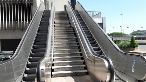 Pistes cyclables, Bellini escalator 2