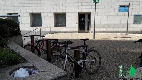 Stationnements vélos, descente cours Michelet 2