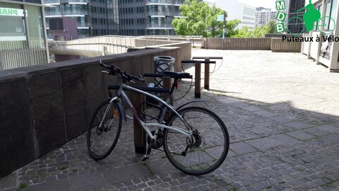 Stationnements vélos, Cours Michelet 4