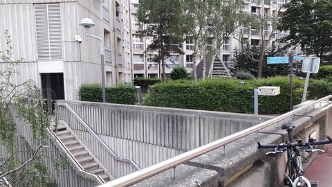 Pistes cyclables, République ascenseur 2