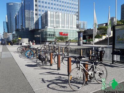 Stationnements vélos, Grande arche devant 1