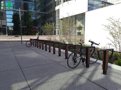 Stationnements vélos, La defense starbuck