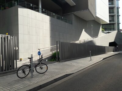 Pistes cyclables, Valmy Pisaro accès Défense