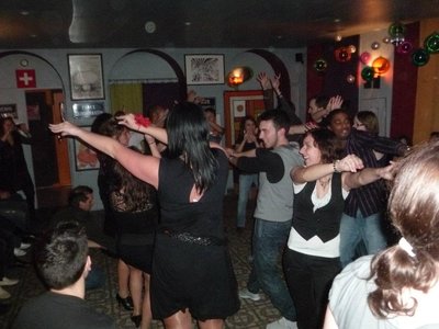 Vos photos des soirées salsa., 418692_1508338_1802663436_n