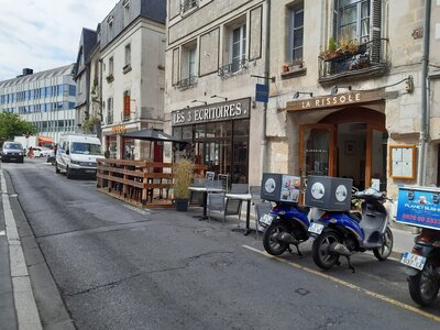 AMENAGEMENTS Transitoires ACT, placeGrandMarcheRueSudTours_terrasse