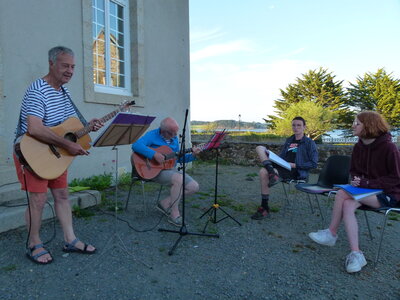 Les Veillées-Chansons en Bretagne : Album de Anne et Manon Landévennec juillet 2020, P1240917