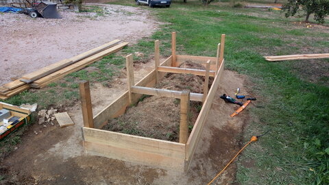 Lavernois vivrier 01 : mes premiers bacs potagers, Ça semble plutôt solide ainsi… Je ne saurai si ça ne courbe pas (trop) qu’une fois le bac rempli de terre (plus de 4 tonnes dans ces presque 3m³).