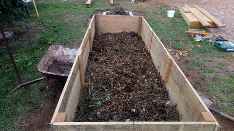 Lavernois vivrier 01 : mes premiers bacs potagers, Par contre, ça ne monte pas beaucoup…
