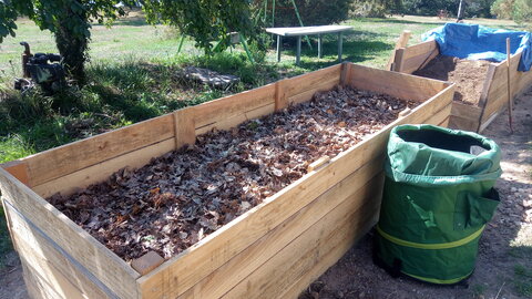 Lavernois vivrier 01 : mes premiers bacs potagers, Puis tassées… Il va me falloir faire quelques allers-retours…
