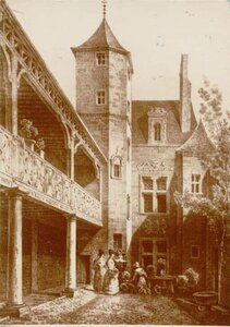 XIV Griffons, Hotel des Griffons côté cour