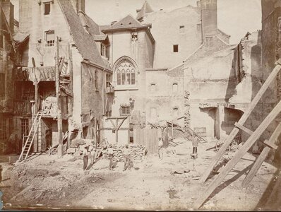 XV chambellan, Destruction de la maison XVe sur l’actuelle place Notre Dame-min