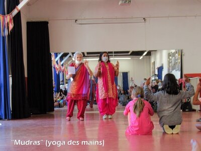 Rythmes et Couleurs de l'Inde 2020, Rythmes et Couleurs de l’Inde 13 Mudras  1 