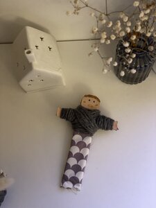 Exposition virtuelle des Petites et des Grandes Menottes, Vadeem poupée tracas