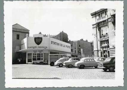 place grangier, station service hotel des postes