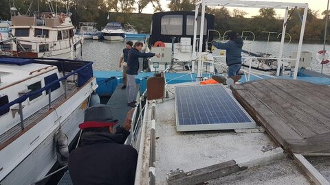 Memoires sur l'eau: de Valence à Balaruc, port ardoise
