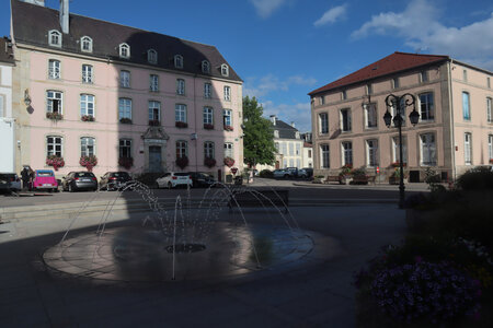 20200813-02 GR7 Ballon d'Alsace - Grancey - Beaune, 1479 La place Henri Utard, Remiremont
