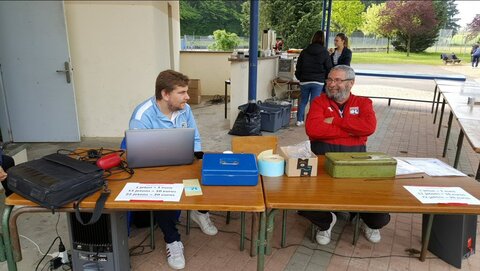 2019, 2019- 005 -Mickaël et Pascal à la table de marque