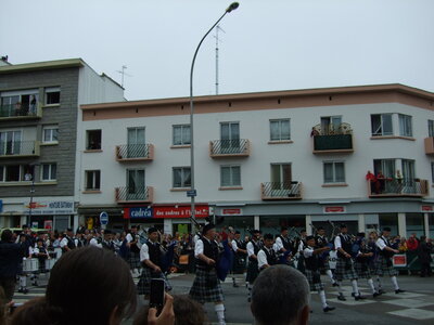 Grande parade festival Lorient 2008<br>@copyleft <a href=https://www.le-fab-lab.com>Le Fab'Blab</a> Licence Art Libre, brittany-pipe-band-3